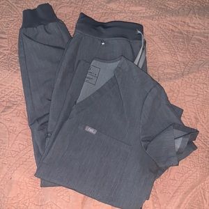 Figs small Graphite scrub set. Like new condition, just too big.